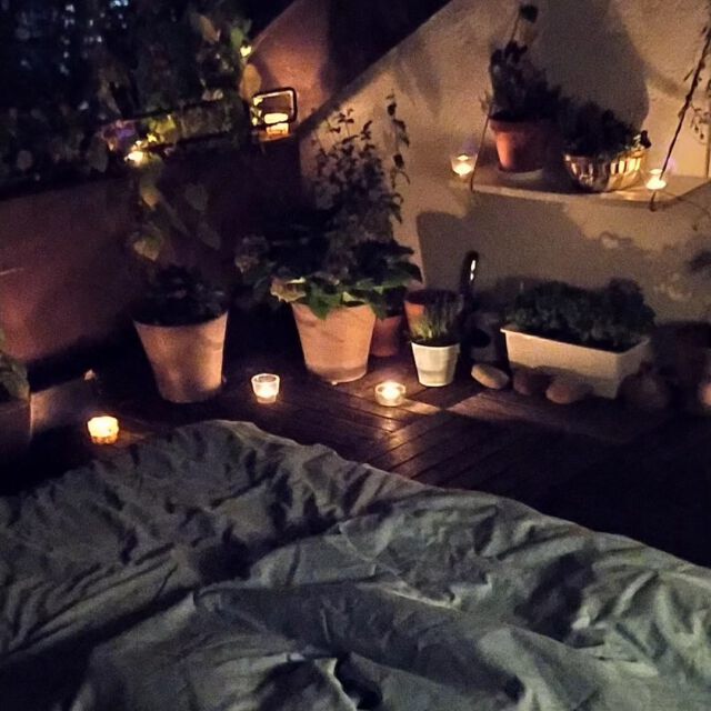Open Air Schlafzimmer -  immer noch 27 Grad aber hoffentlich ein paar Sternschnuppen ✨💫

Open Air bedroom tonight - still 27 ° C but hopefully some shooting stars 💫✨

#tropennacht #sommernacht  #sternschnuppe #summertime #sommer #breisgau #heatwave #schlafschön